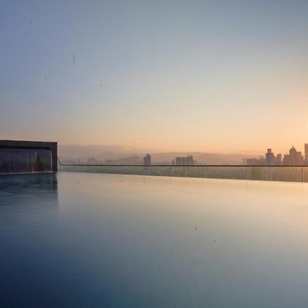 Regalia Residence @ Klcc View Sky Pool By Kc Kuala Lumpur Luaran gambar